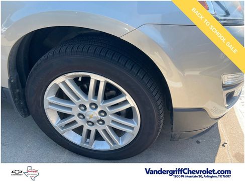Used 2015 Chevrolet Traverse LT w/ Style and Technology Package FWD image 4