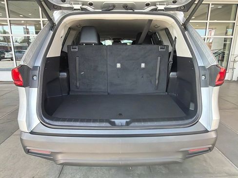 Certified 2024 Toyota Grand Highlander FWD image 16