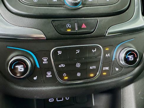 Used 2022 Chevrolet Equinox LT w/ Driver Convenience Package image 17