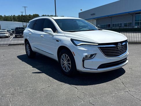 Used 2024 Buick Enclave Essence FWD image 4