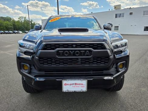 Used 2022 Toyota Tacoma TRD Sport AWD/4WD image 2