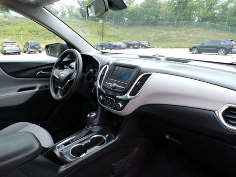 Used 2018 Chevrolet Equinox LS FWD image 12