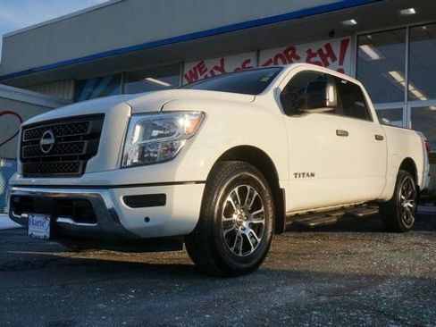 Used 2024 Nissan Titan SV w/ SV Convenience Package AWD/4WD image 4