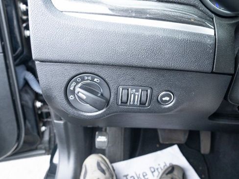 Used 2022 Chrysler 300 Touring w/ Sport Appearance Package image 24