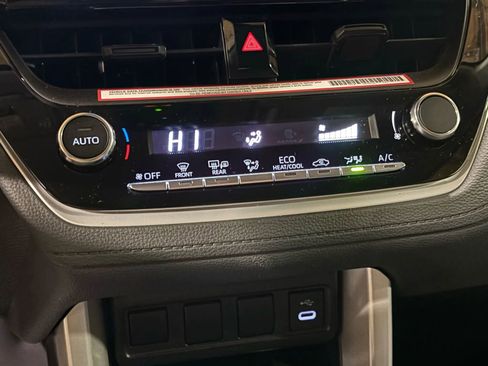 Used 2024 Toyota Corolla Cross LE image 43