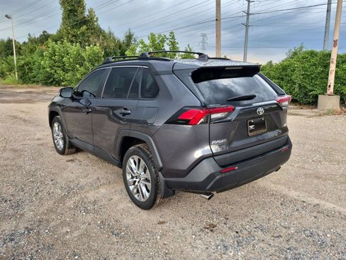 Used 2023 Toyota RAV4 XLE Premium FWD image 3