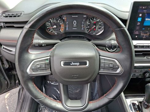 Used 2022 Jeep Compass Trailhawk w/ Trailhawk Convenience Group AWD/4WD image 16