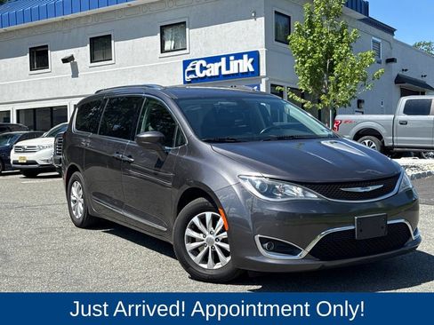 Used 2019 Chrysler Pacifica Touring-L FWD image 1