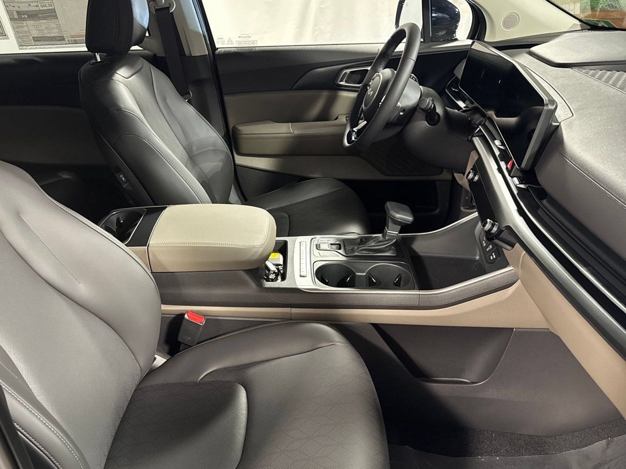 Certified 2026 Kia Carnival FWD image 30