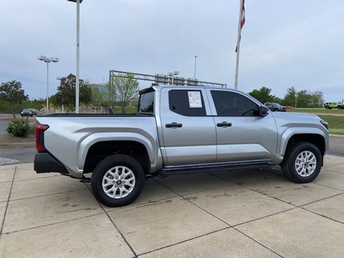 Used 2025 Toyota Tacoma SR image 12