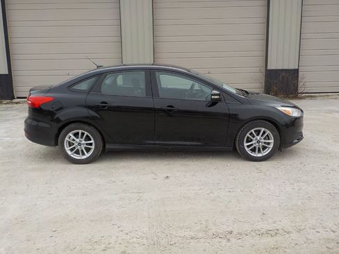 Used 2017 Ford Focus SE image 4