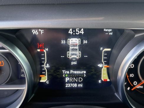 Used 2022 Jeep Wrangler Unlimited Sahara AWD/4WD image 15
