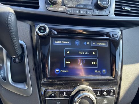 Used 2014 Honda Odyssey Touring Elite image 23