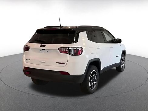 Used 2025 Jeep Compass Trailhawk AWD/4WD image 11