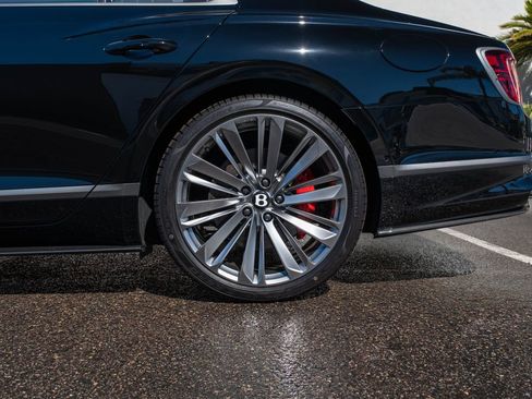 Used 2025 Bentley Flying Spur Plug-In Hybrid AWD/4WD image 7