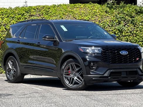 Used 2025 Ford Explorer ST AWD/4WD image 2