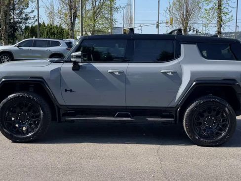 New 2025 GMC Hummer EV 3X w/ LPO, Roof Cross Rail Package image 74