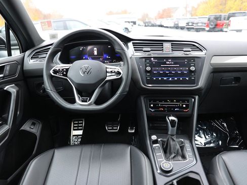 Used 2024 Volkswagen Tiguan SE R-Line image 15