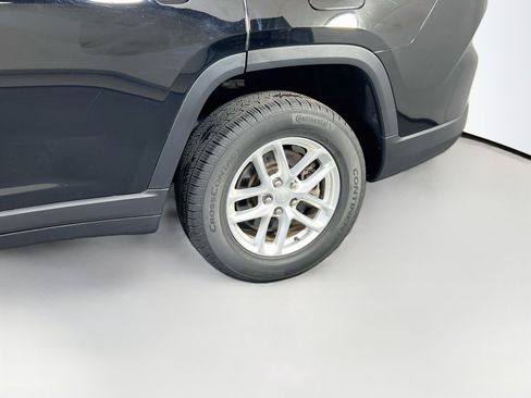 Used 2023 Jeep Grand Cherokee L Laredo AWD/4WD image 29