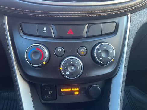 Used 2021 Chevrolet Trax LT w/ Driver Confidence Package image 32