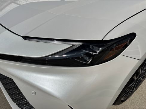 Used 2025 Toyota Camry XLE w/ Premium Plus Package image 6