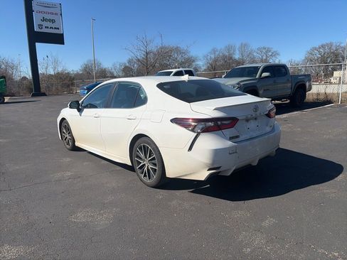 Used 2022 Toyota Camry SE image 5