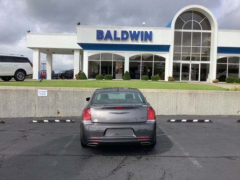 Used 2021 Chrysler 300 Touring w/ Sport Appearance Package image 6