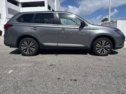 Used 2019 Mitsubishi Outlander ES image 2