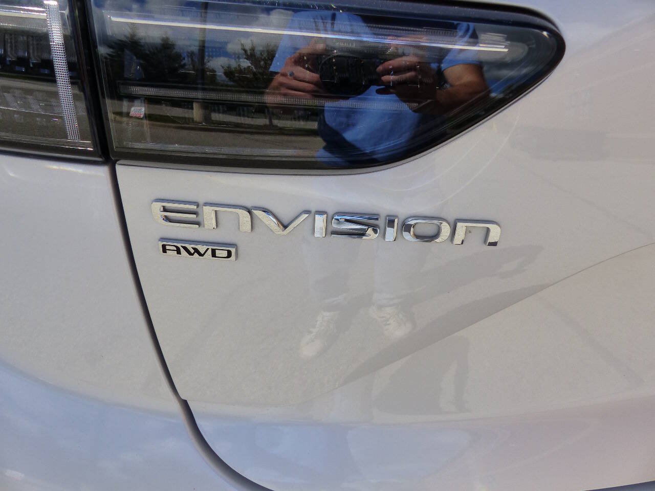 Used 2025 Buick Envision Avenir AWD/4WD image 9