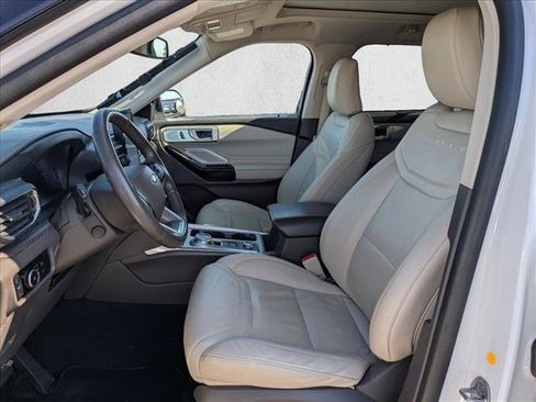 Used 2023 Ford Explorer Platinum w/ Technology Package image 17