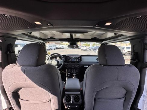 Used 2025 Jeep Wrangler Unlimited Sahara AWD/4WD image 23