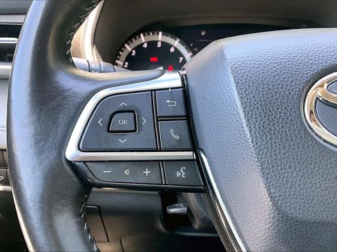Used 2021 Toyota Highlander XLE AWD/4WD image 24