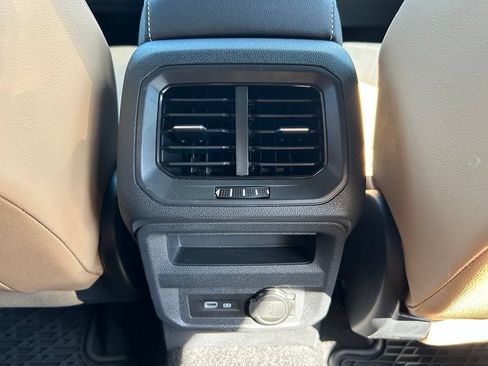 Certified 2024 Volkswagen Tiguan SE FWD image 42