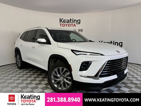 Used 2025 Buick Enclave Preferred AWD/4WD image 2