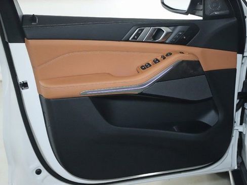 Used 2026 BMW X5 xDrive40i w/ Climate Comfort Package image 17