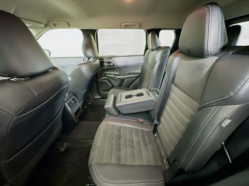 Used 2024 Mitsubishi Outlander SE image 29