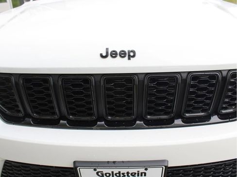New 2025 Jeep Grand Cherokee Altitude image 34