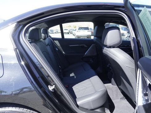 Used 2026 BMW 530i w/ Premium Package RWD image 27