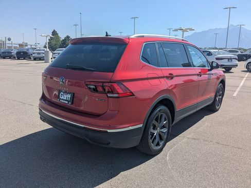 Used 2024 Volkswagen Tiguan SE AWD/4WD image 3