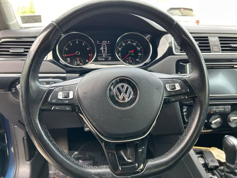 Used 2016 Volkswagen Jetta SEL FWD image 11