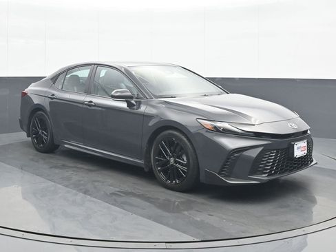 Used 2025 Toyota Camry XSE FWD image 9