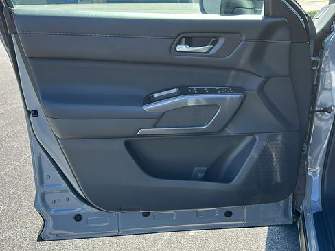 Certified 2024 Nissan Pathfinder SL w/ SL Premium Package image 15