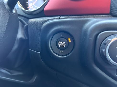Used 2023 Jeep Gladiator Rubicon w/ LED Lighting Group AWD/4WD image 29