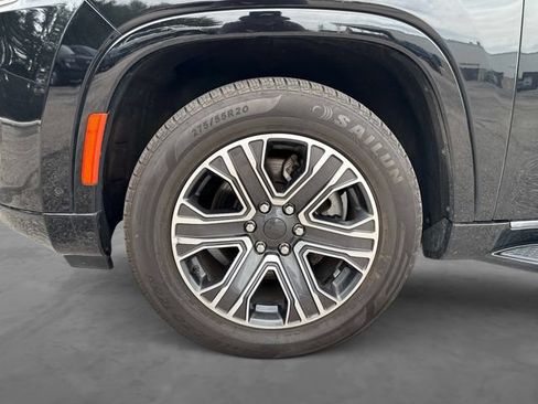 Used 2024 Jeep Wagoneer L Series II w/ Flexible Seating Group RWD image 11
