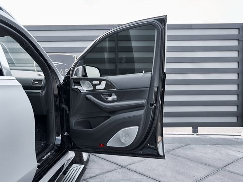 Used 2021 Mercedes-Benz Maybach GLS 600 4MATIC image 11