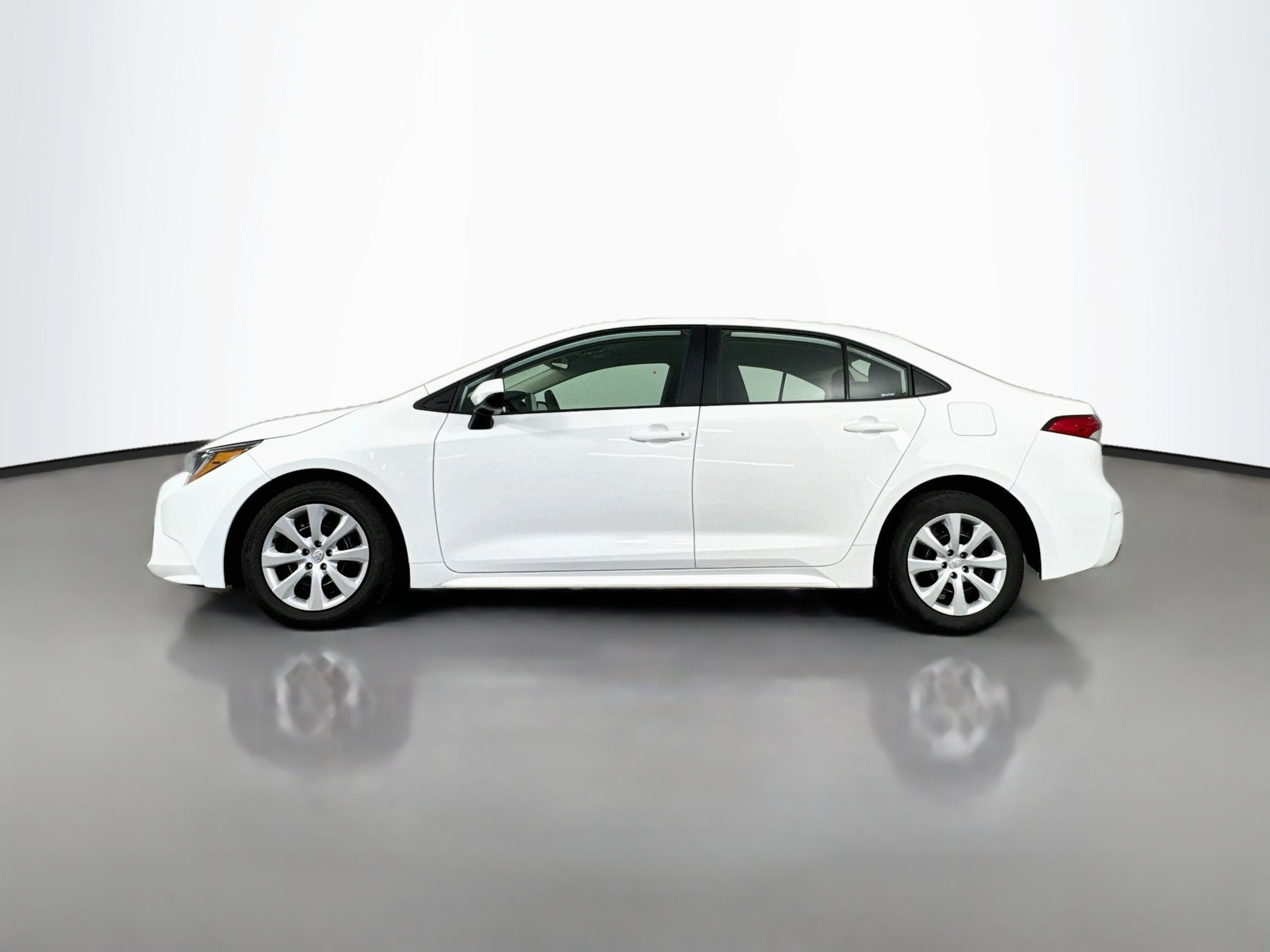 Certified 2025 Toyota Corolla LE FWD image 4