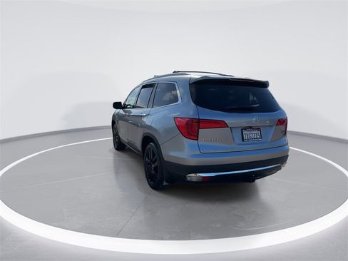 Used 2017 Honda Pilot Touring image 11