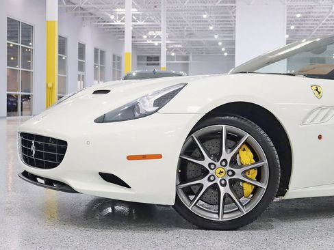 Used 2011 Ferrari California RWD image 4