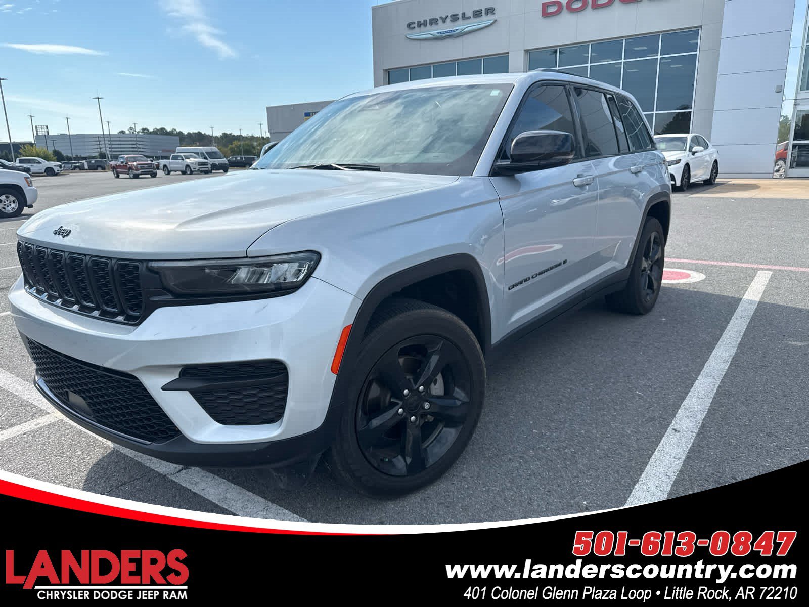 Used 2024 Jeep Grand Cherokee Altitude AWD/4WD image 1