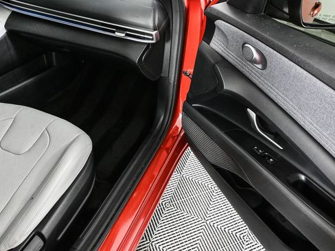 Used 2021 Hyundai Elantra Limited image 26